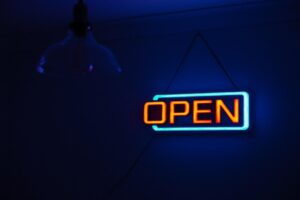 Tips to use neon signs for business